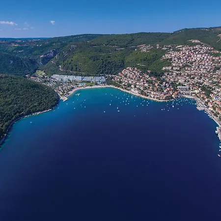 Nyaraló Vicani 2 *